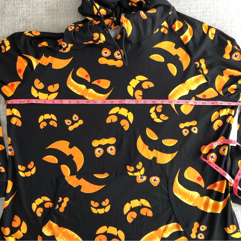 Women’s Halloween Sweatshirt Women’s Size 4XL Hoodie Front Pocket - Picture 4 of 9